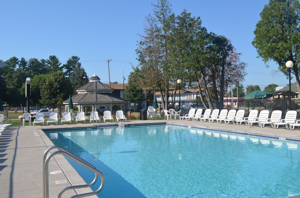 Amber s Inn & Suites 1/71