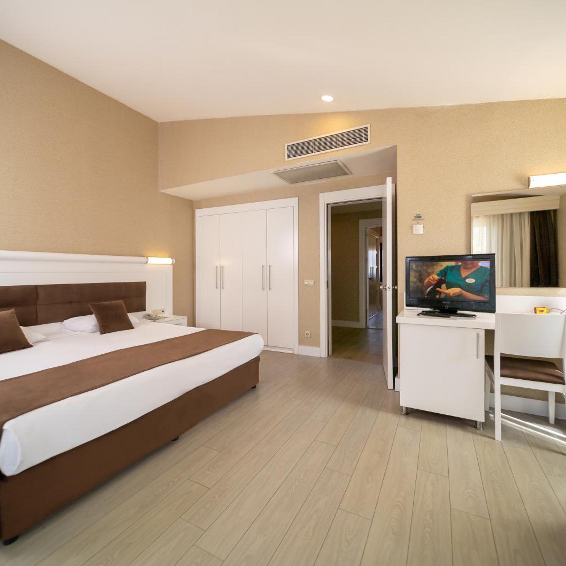 Standard, Twin Beds, Pool Access