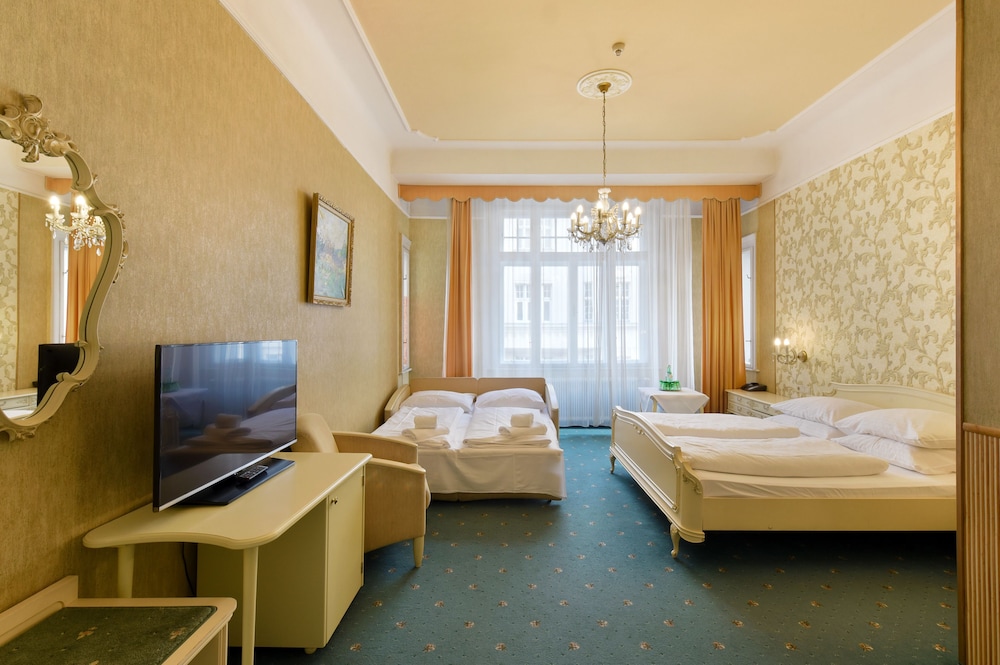 Hotel Pension Baronesse 24/45