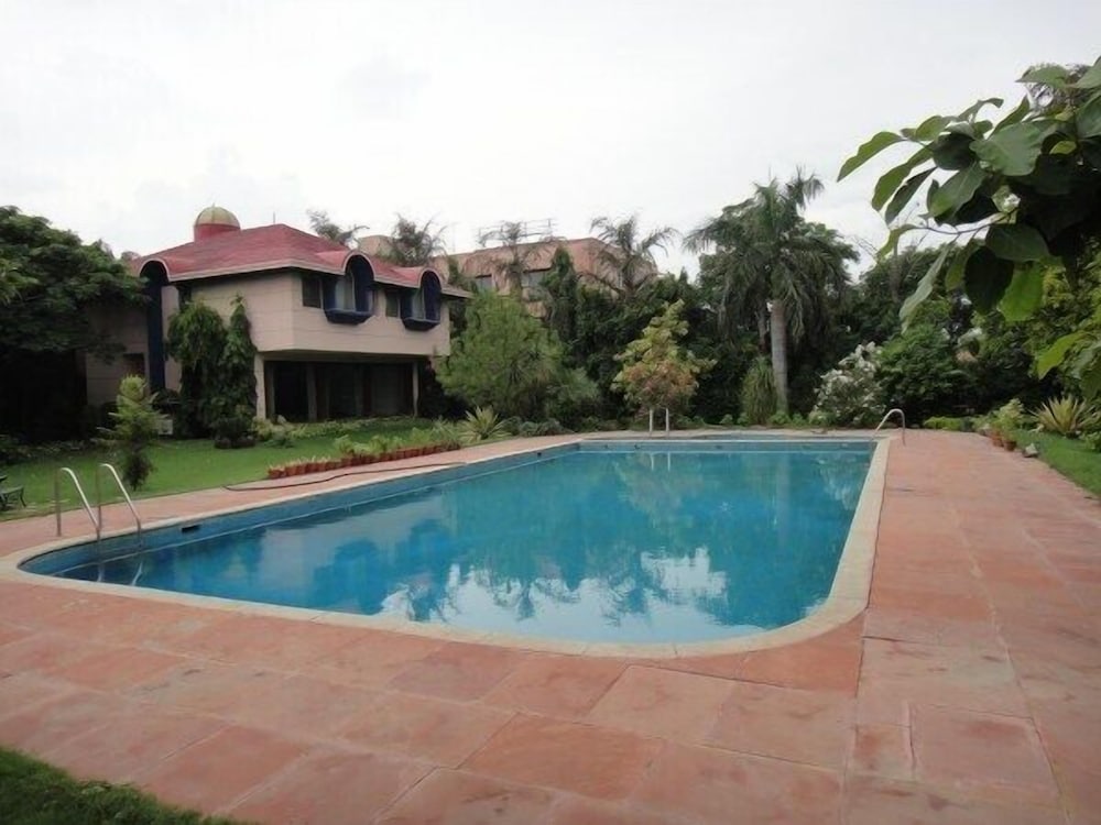 THE RADHA ASHOK 48/50