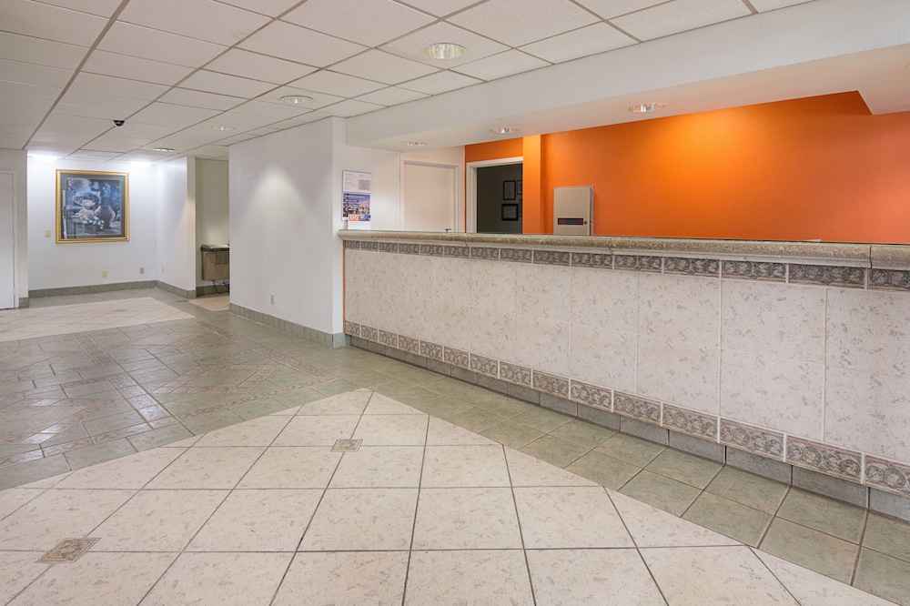 Lobby at Motel6 Newnan, GA, NEWNAN - GA
