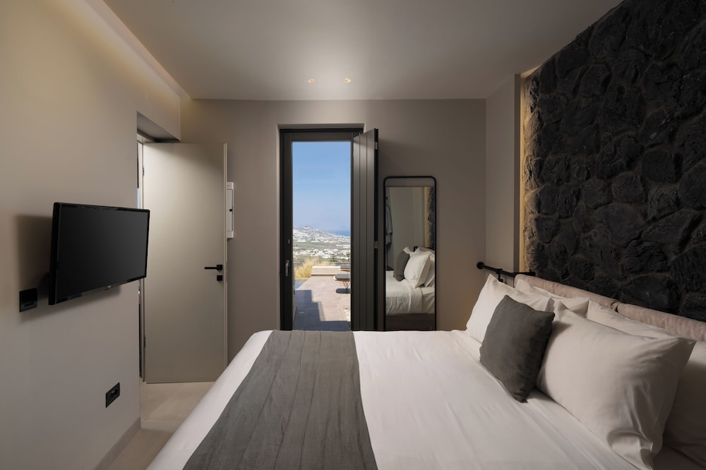 Exclusive, Suite, Queen Bed, Caldera View, Outdoor Pool