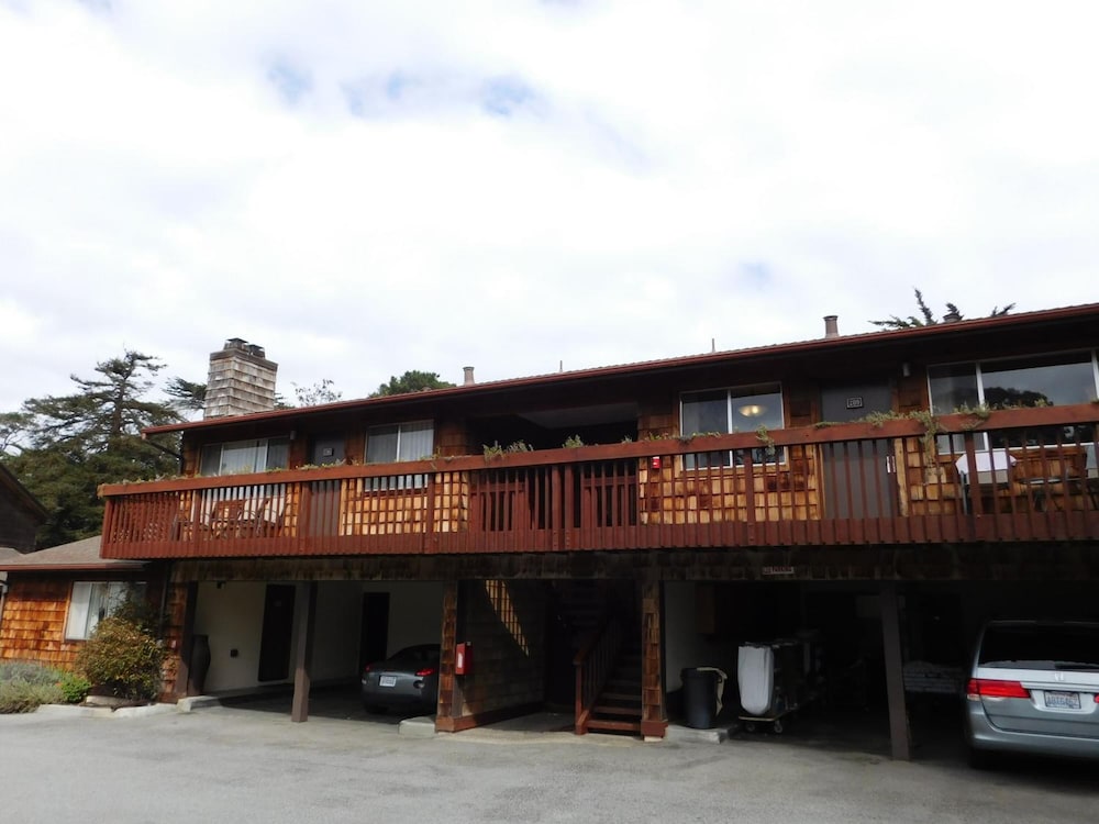 Pacific Gardens Inn 4/64