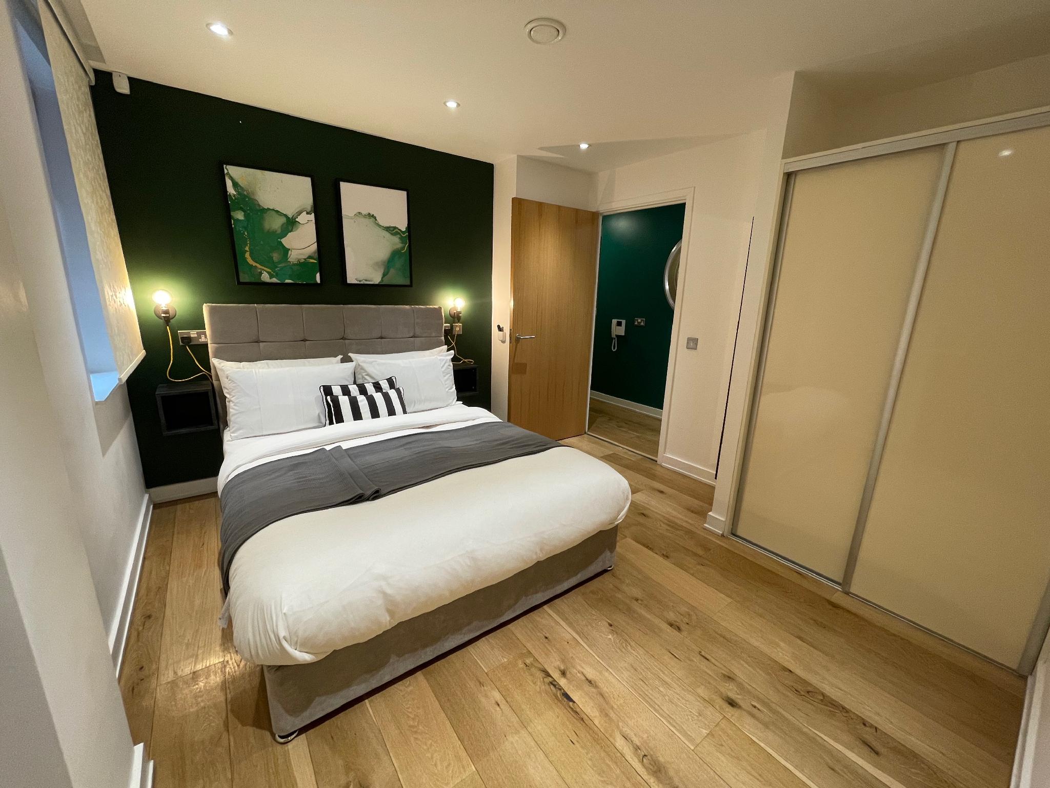 2 BEDROOMS, SUITE, LARGE
