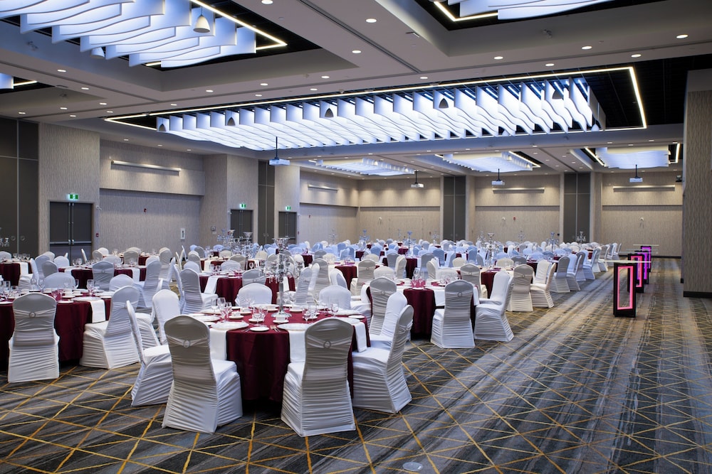 Holiday Inn Edmonton S Ellerslie Rd 43/48
