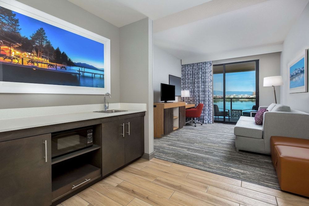 Hampton Inn & Suites Reno/Sparks 14/38