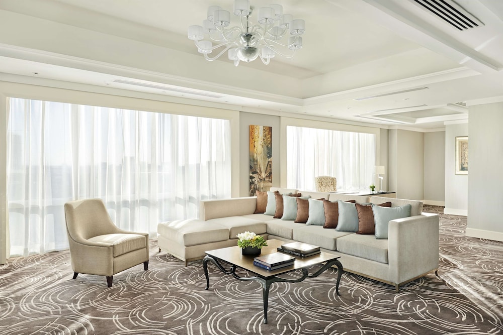 Fairmont Makati 25/50