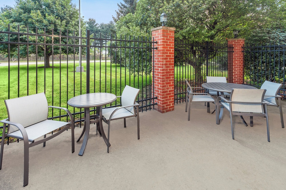 Holiday Inn Express Hotel & Suites Urbana-Champaign(U Of I Area) 71/74