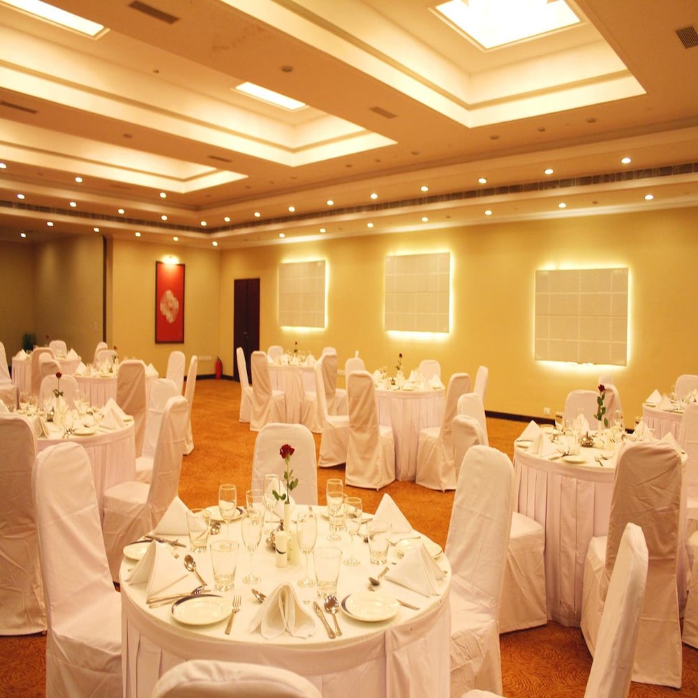 ROYAL SAROVAR PORTICO 26/35