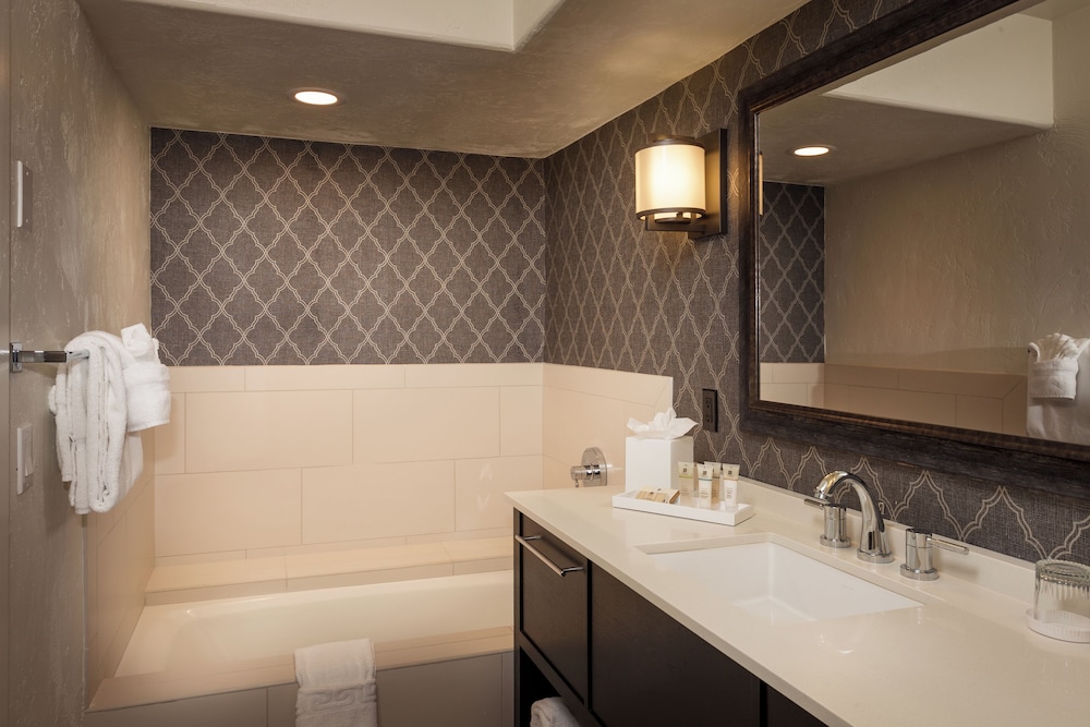 JUNIOR SUITE, LUXURY, KING BED, SOFA