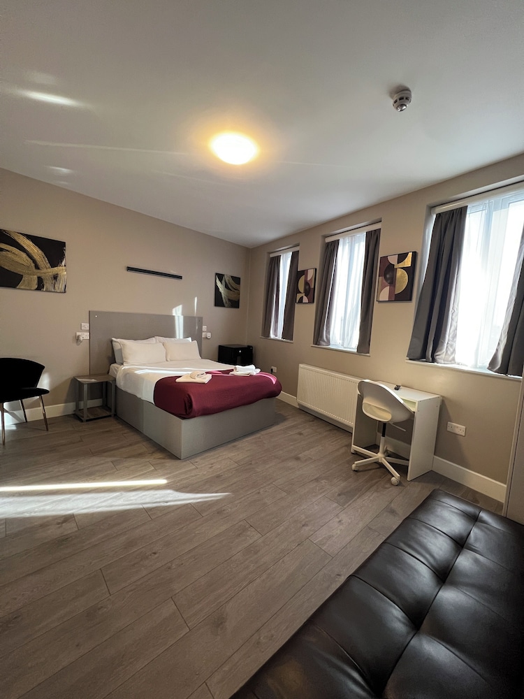 Paragraph Palmers Green - Tottenham Stadium 16/55