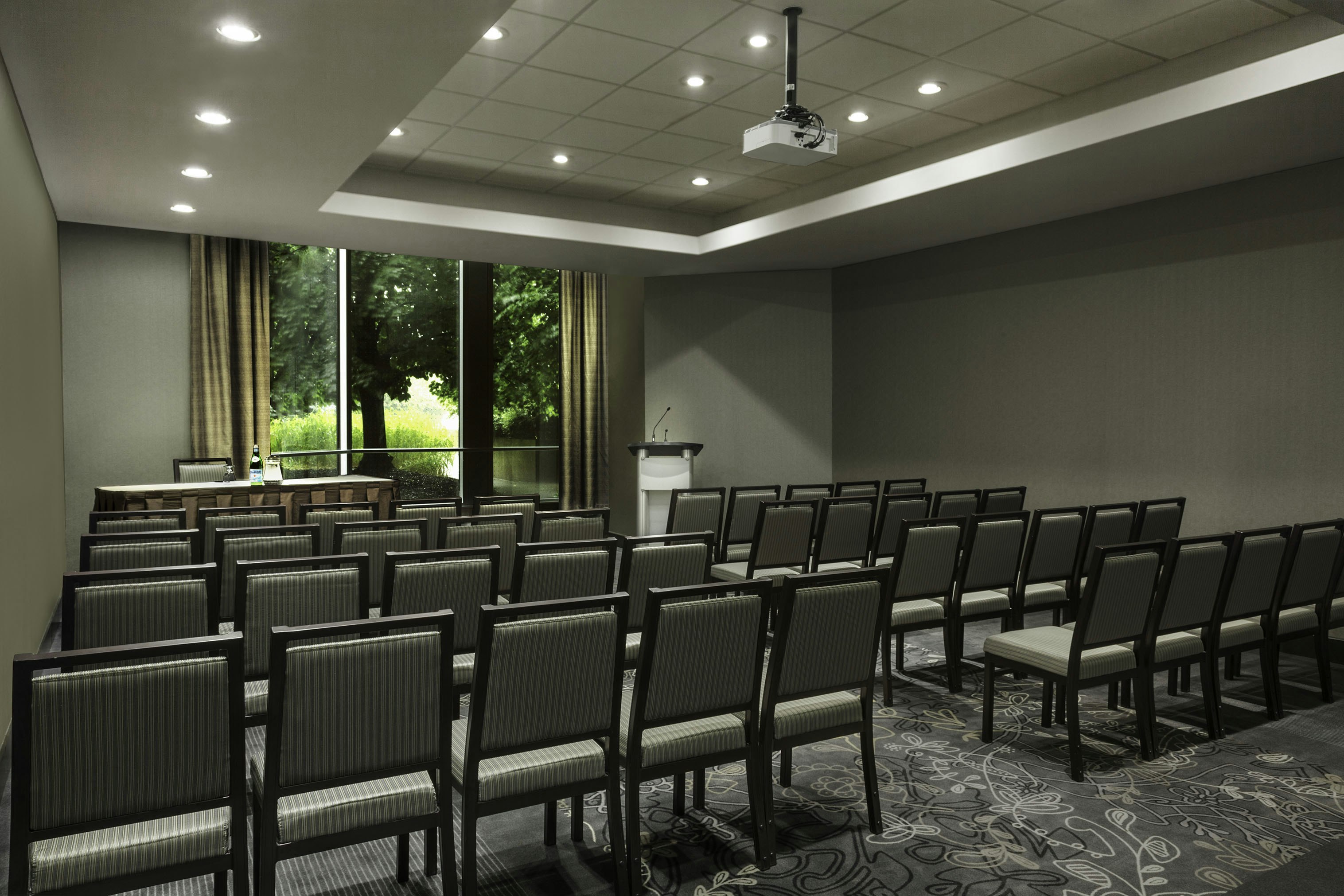 Hilton Toronto Markham Suites Conference Centre Spa 80/87