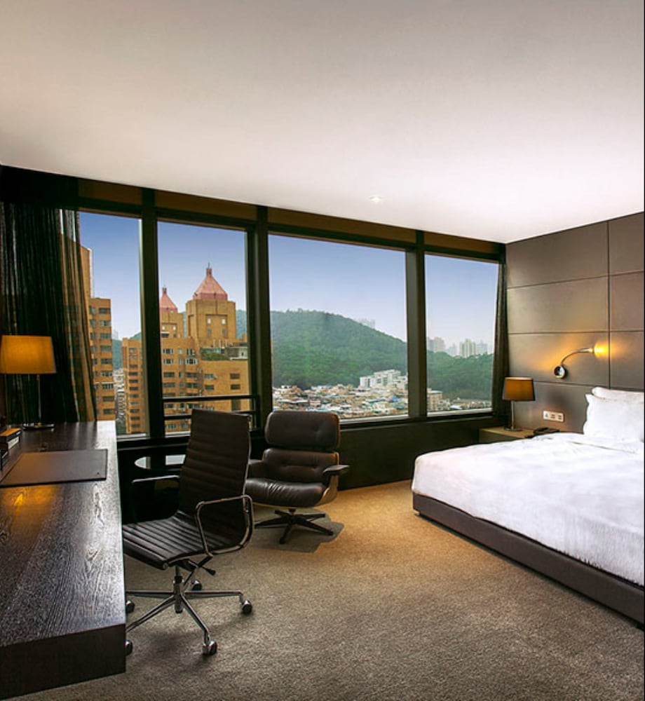 O Hotel 18/67