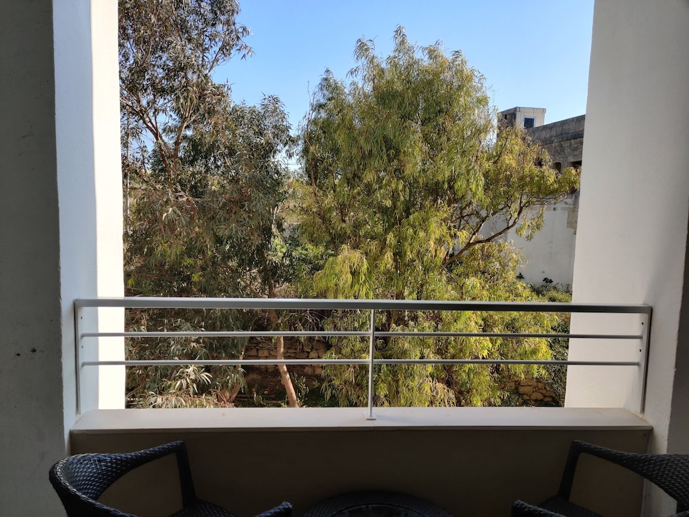 SALINI RESORT 3/68