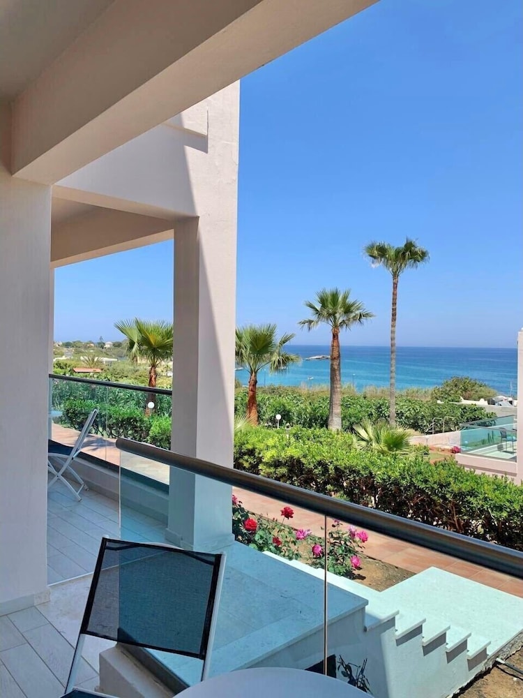 Saradari Beach Hotel 25/50