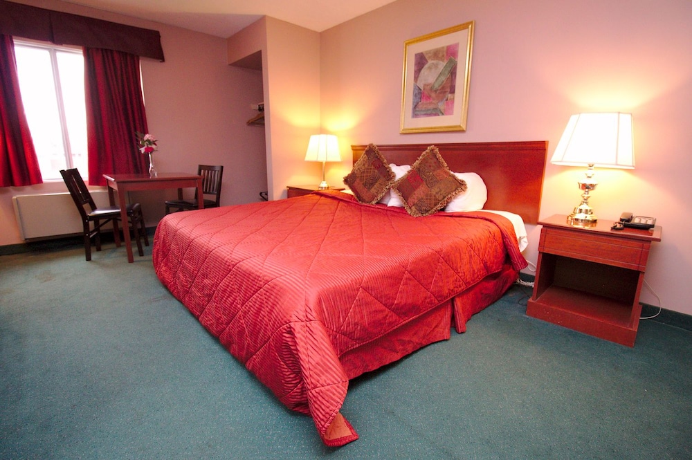 STANDARD, KING BED, JETTED TUB