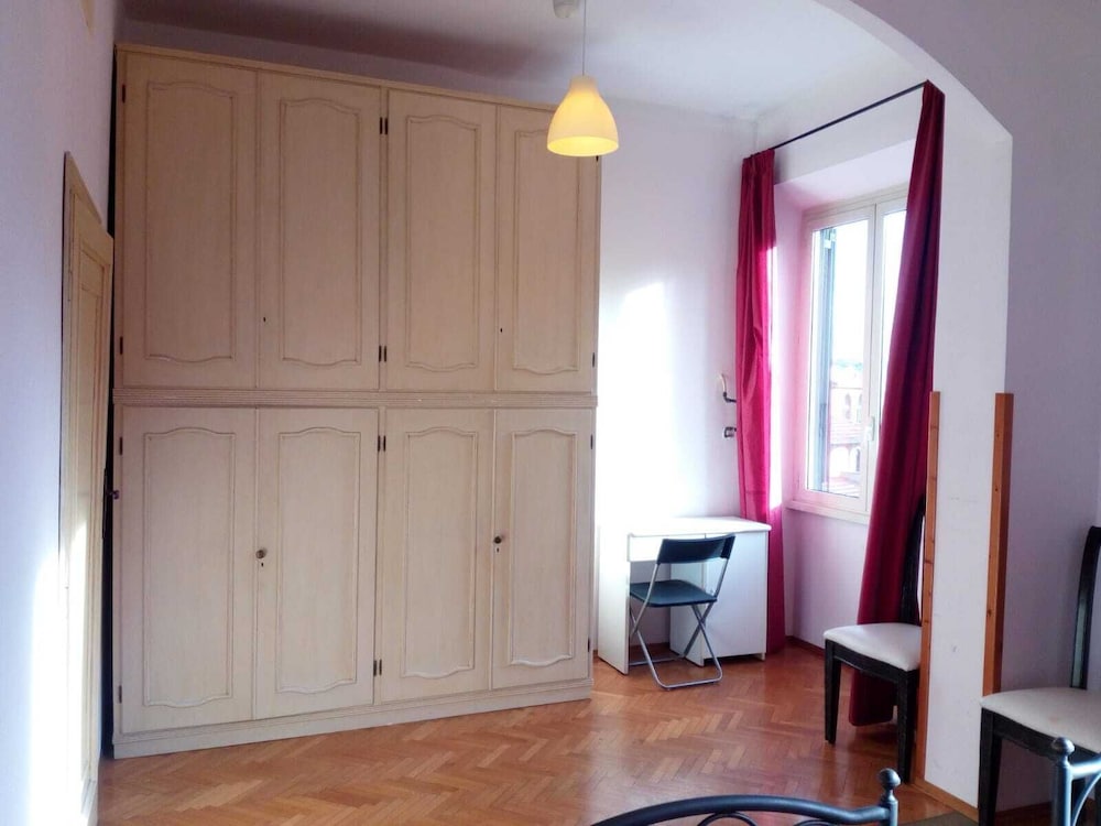 Large Vatican Apartment with 3 bedroom 6/12