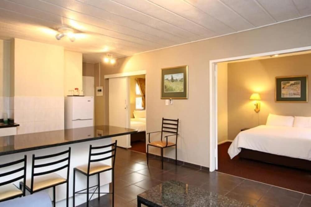 Vetho 2 Apartments OR Tambo Airport 14/31