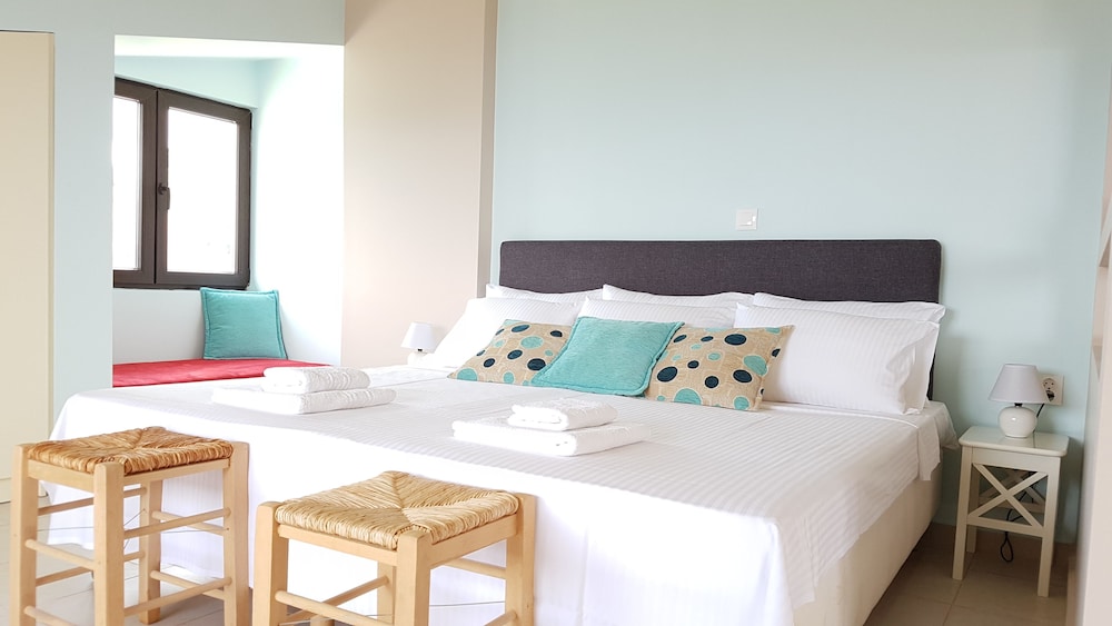 Bungalow White Apartments and Suites 20/81