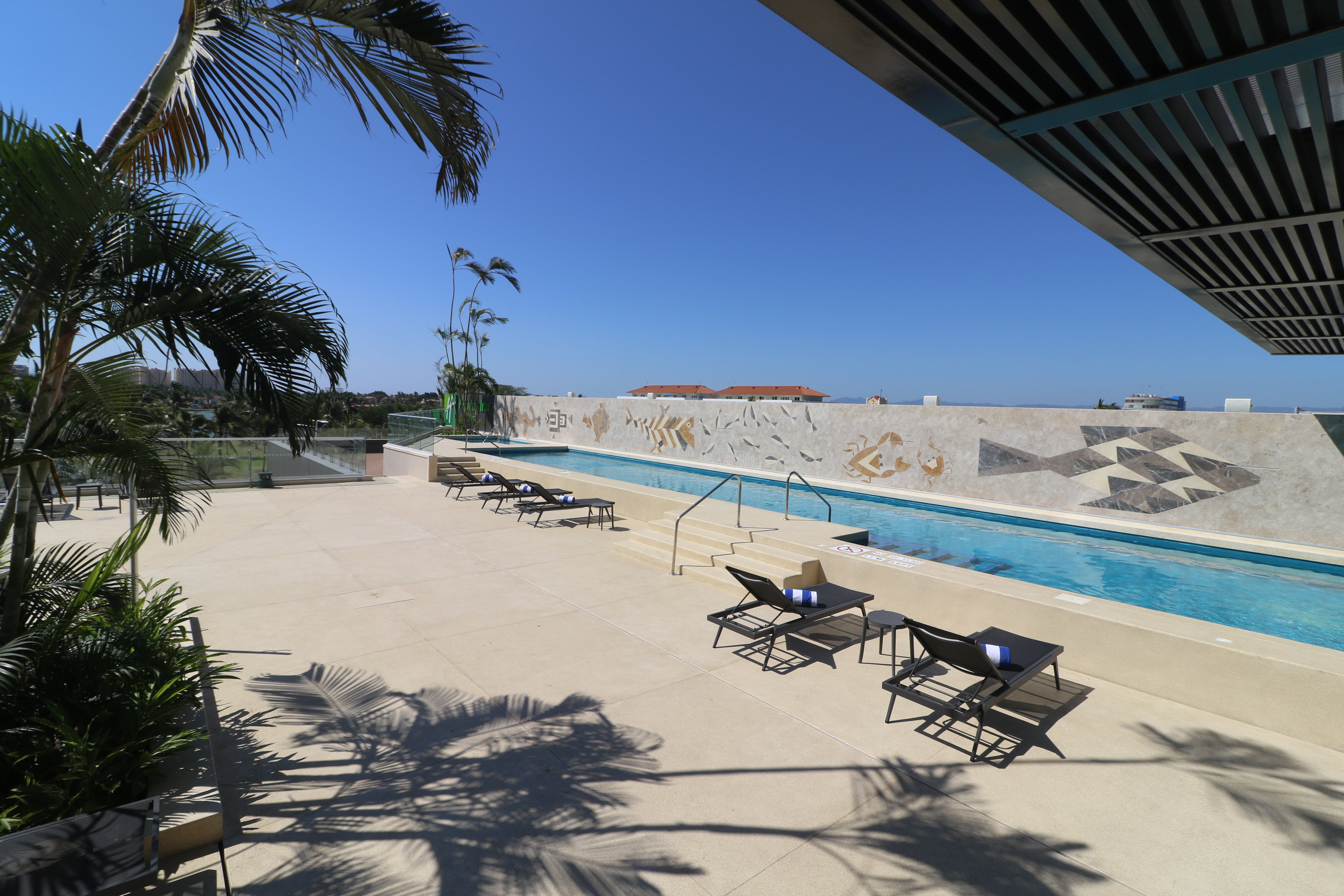 Holiday Inn and Suites Puerto Vallarta Marina and Golf 77/78