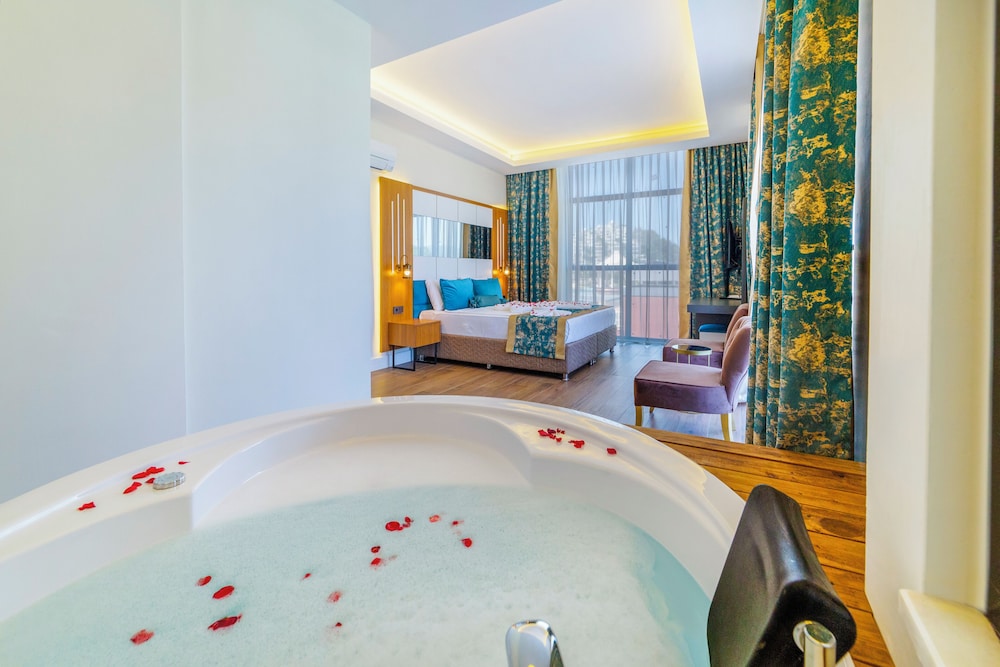 Algora Halal Hotel and Spa 27/50