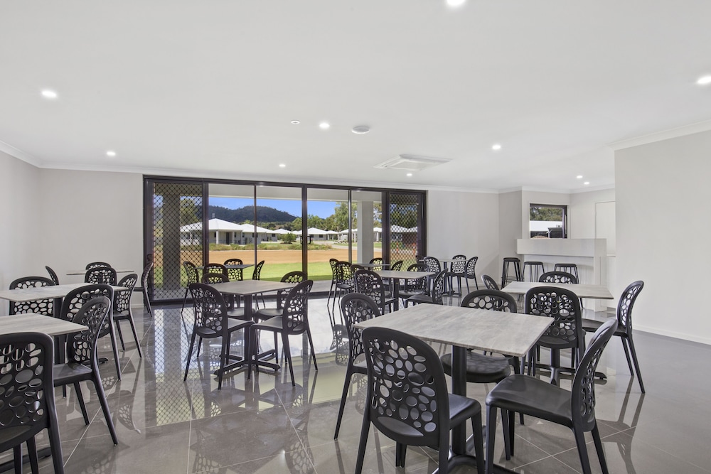 Casa Nostra Motel 40/55