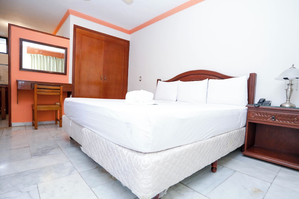 Hotel Avenida Cancun 25/50