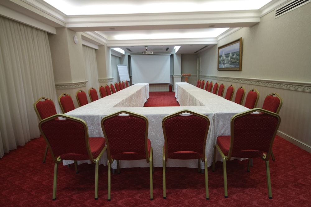 Demir Hotel 38/44