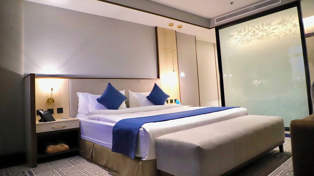 Five Seasons Hotel 9/50