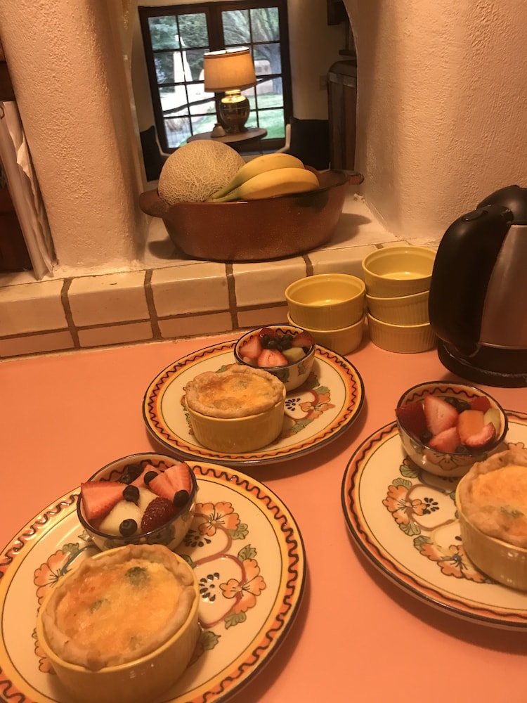Old Taos Guesthouse Bed and Breakfast 57/69