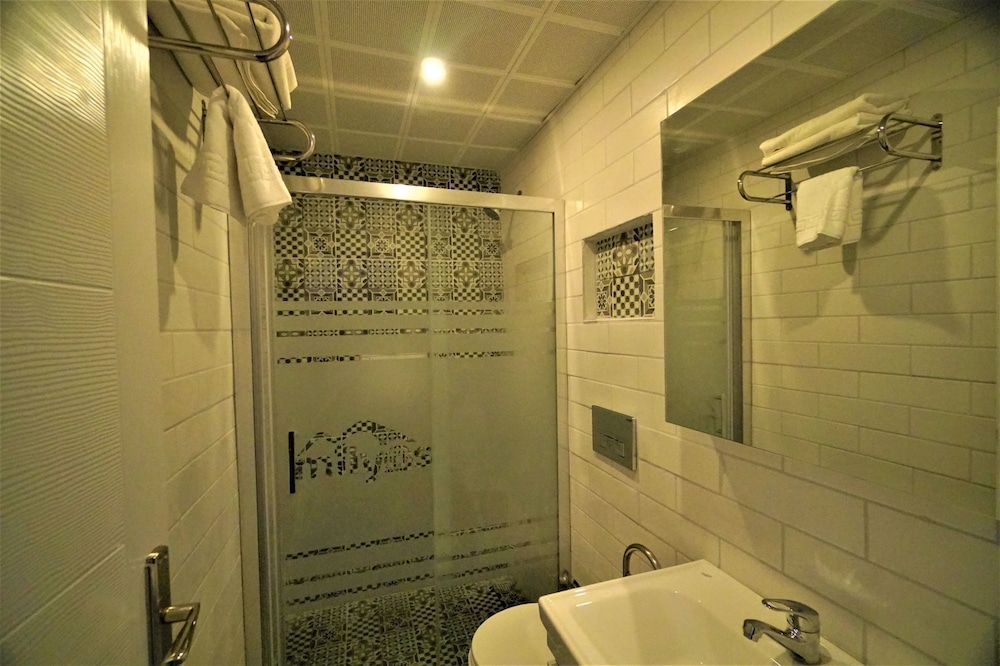 Milyos Hotel 41/42
