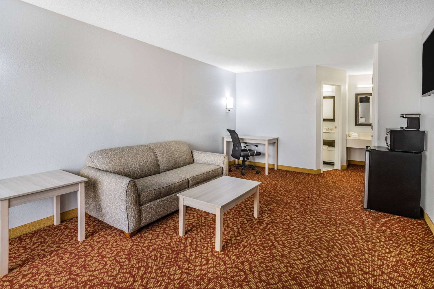 Days Inn & Suites by Wyndham Williamsburg Colonial 24/35
