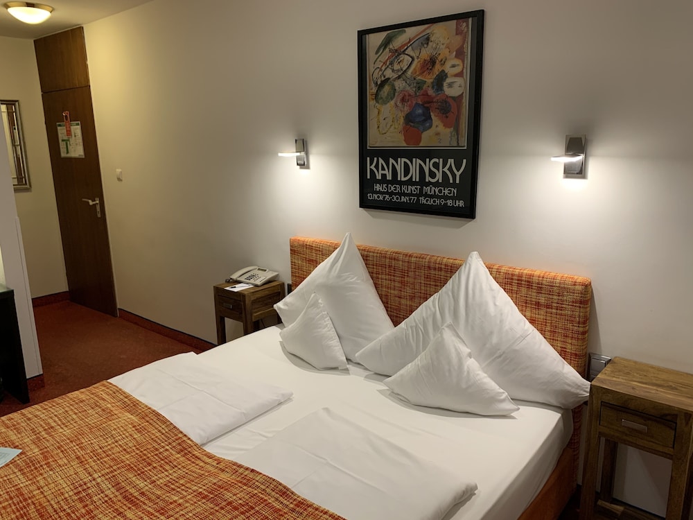 Hotel Nymphenburg City 17/72