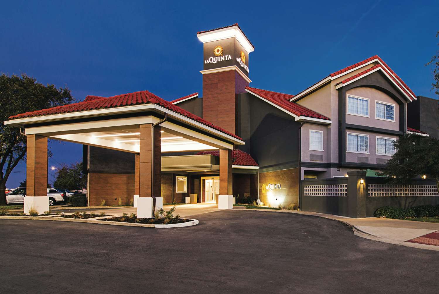 La Quinta Inn and Suites by Wyndham Austin Near The Domain 5/52