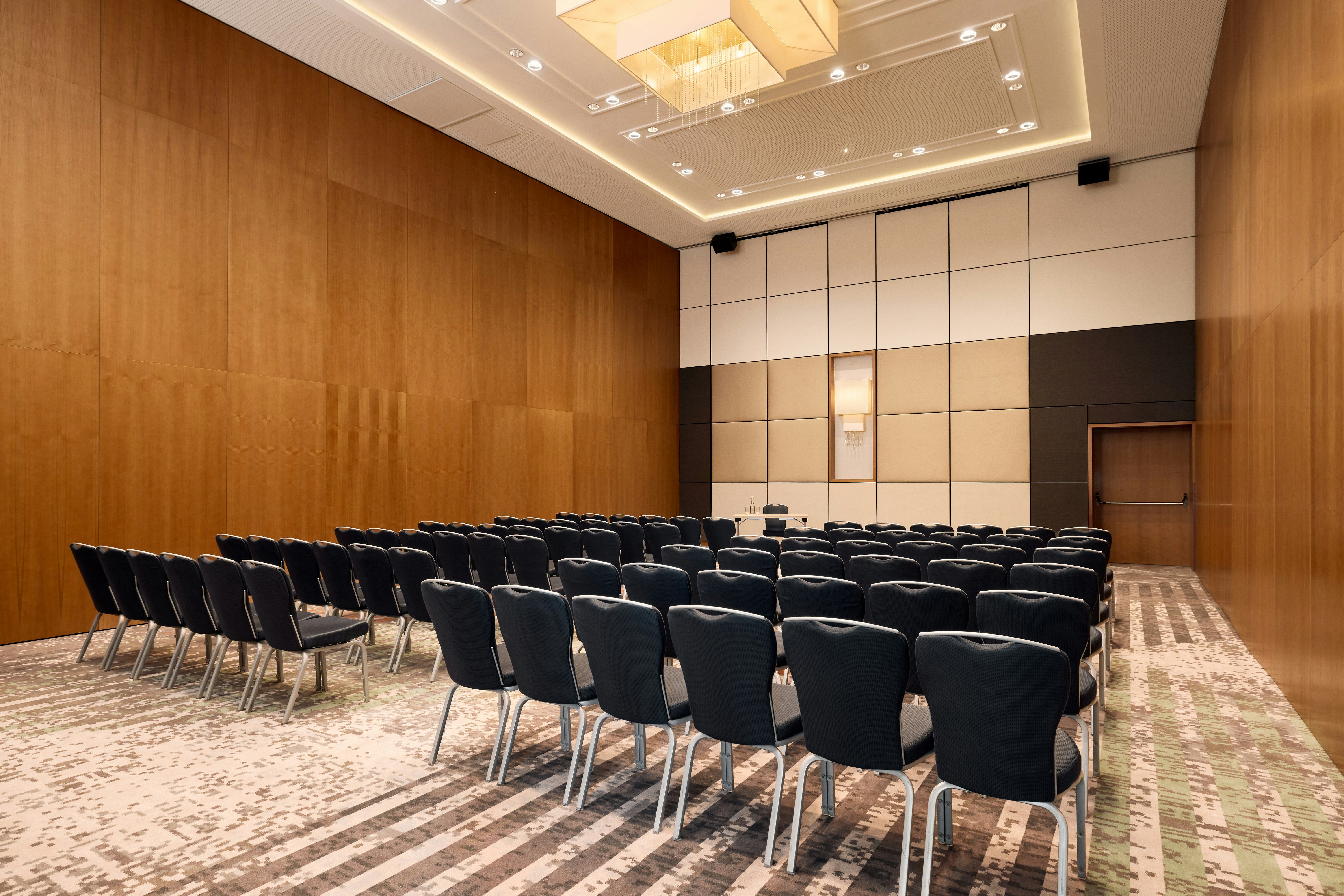 Hilton Vienna Danube Waterfront 72/87