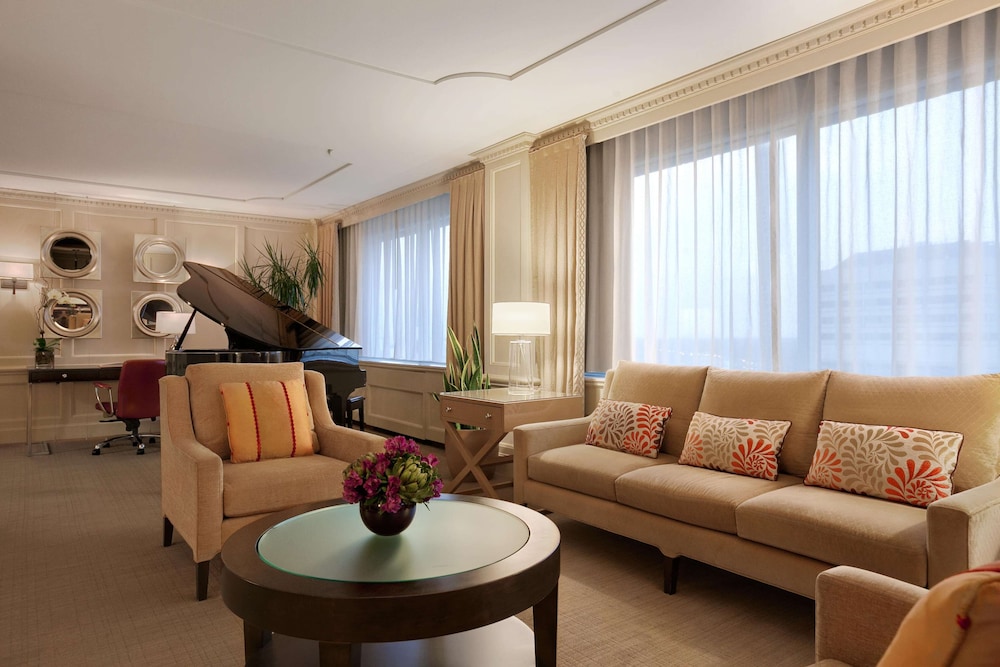 Fairmont Winnipeg 44/69