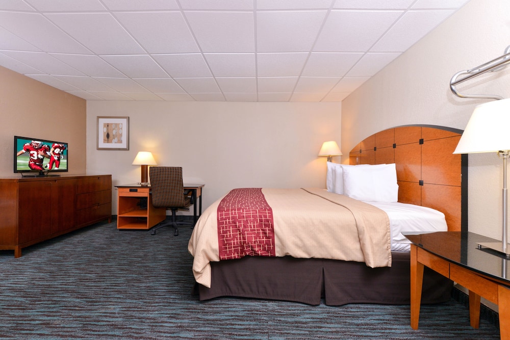 Red Roof Inn Chambersburg 11/28