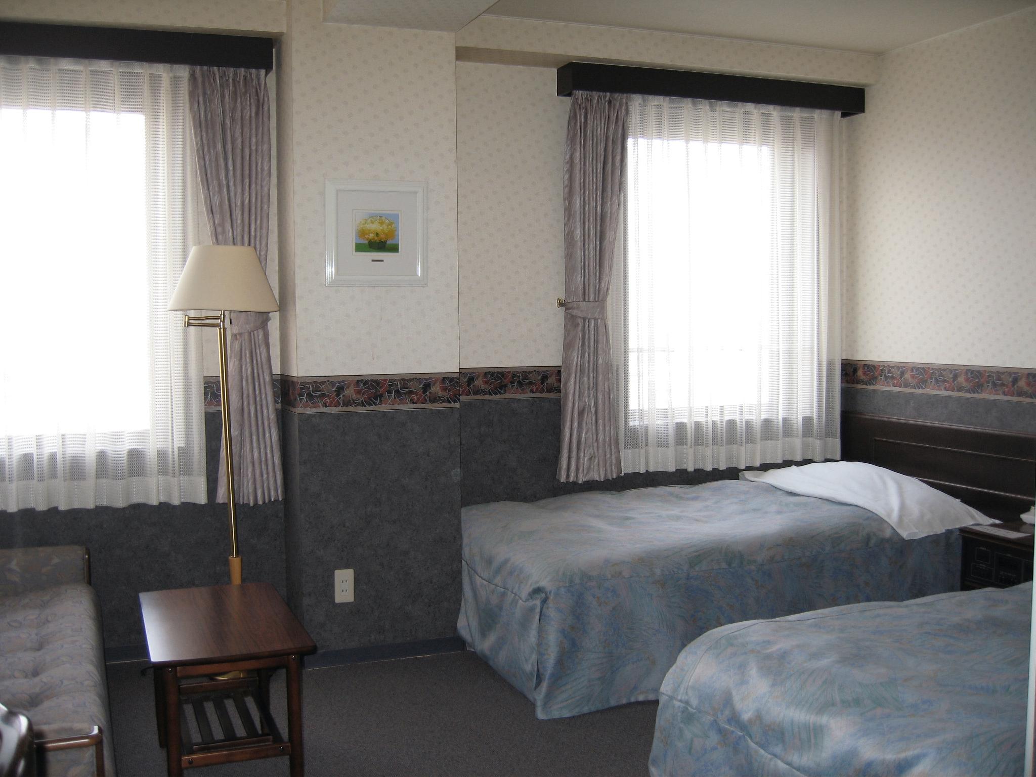 Standard, Twin Beds, Street Side View, Smoking Type B