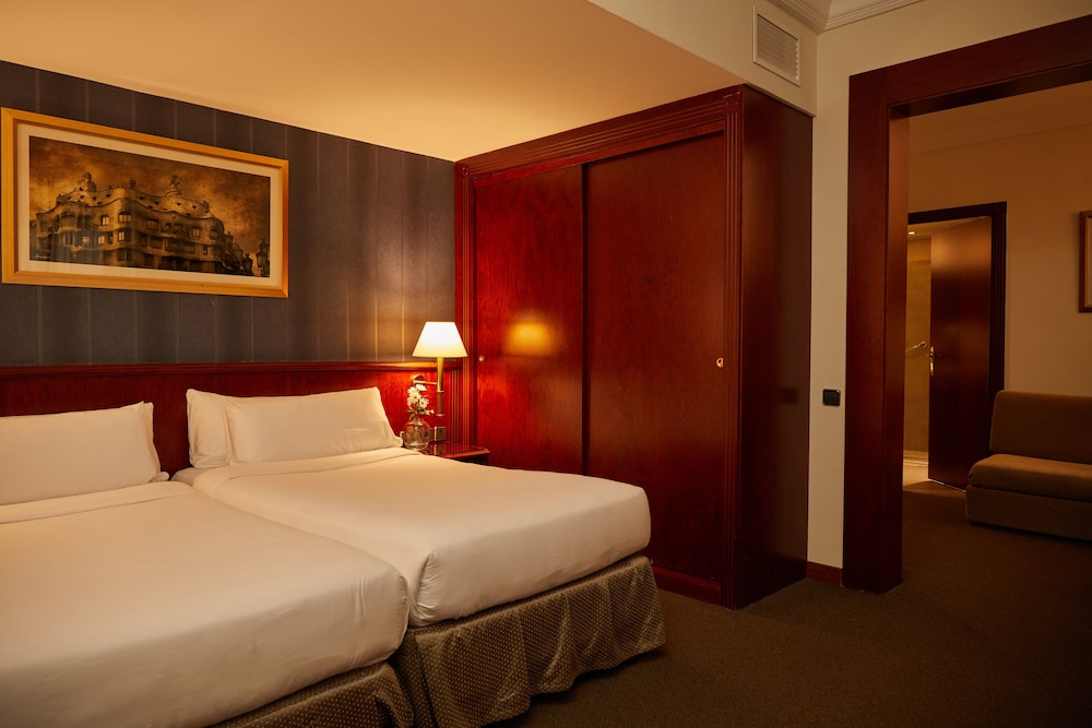 EXECUTIVE, TWIN BEDS