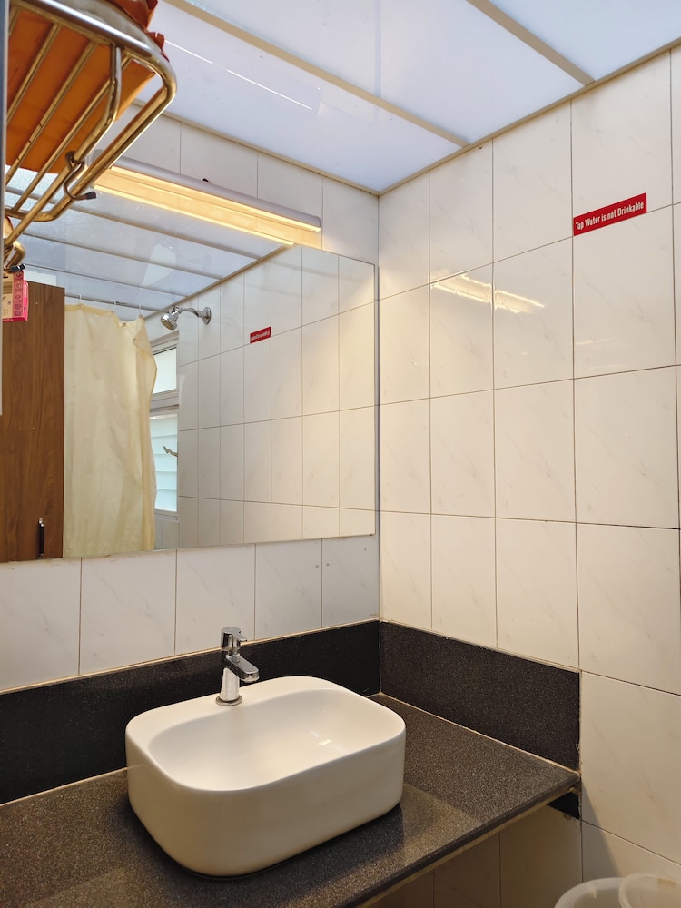 Hotel Shreyas 35/40