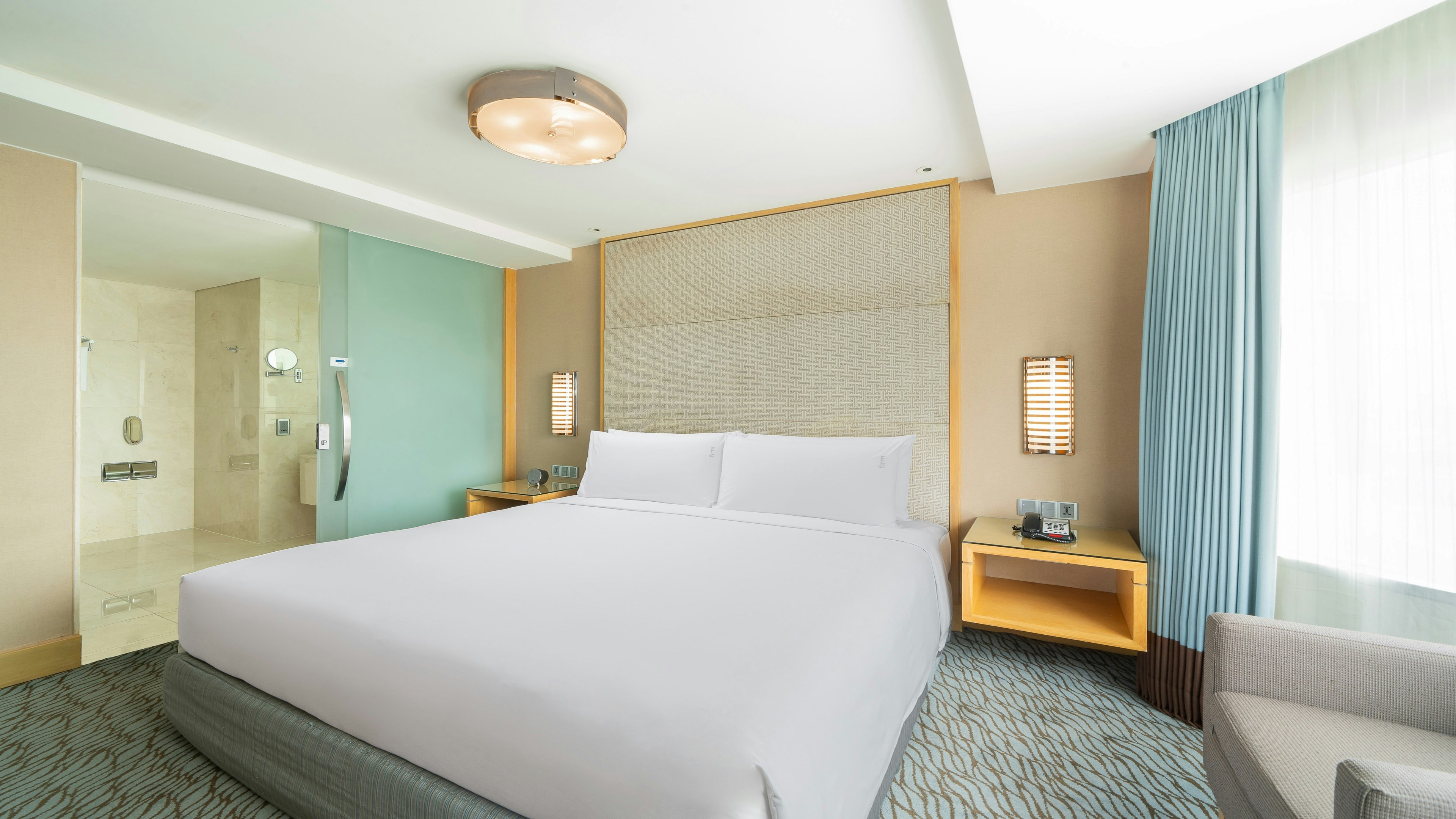 Holiday Inn Bangkok Silom 29/74