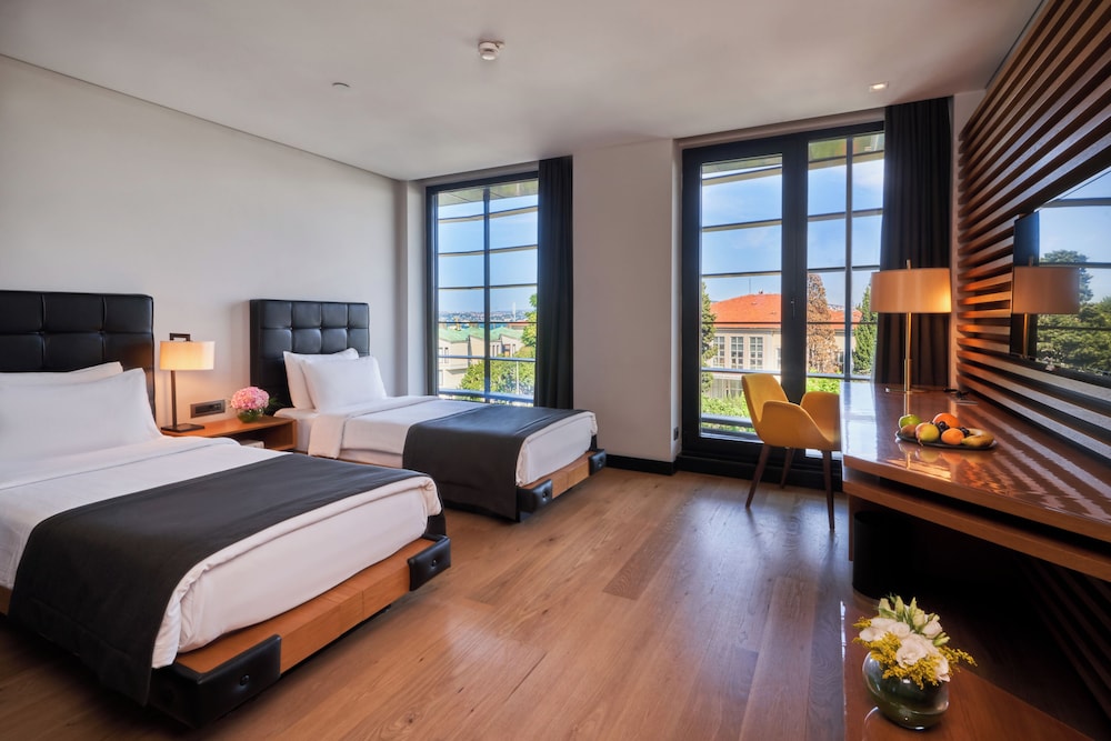 Deluxe Sea View Twin Bed