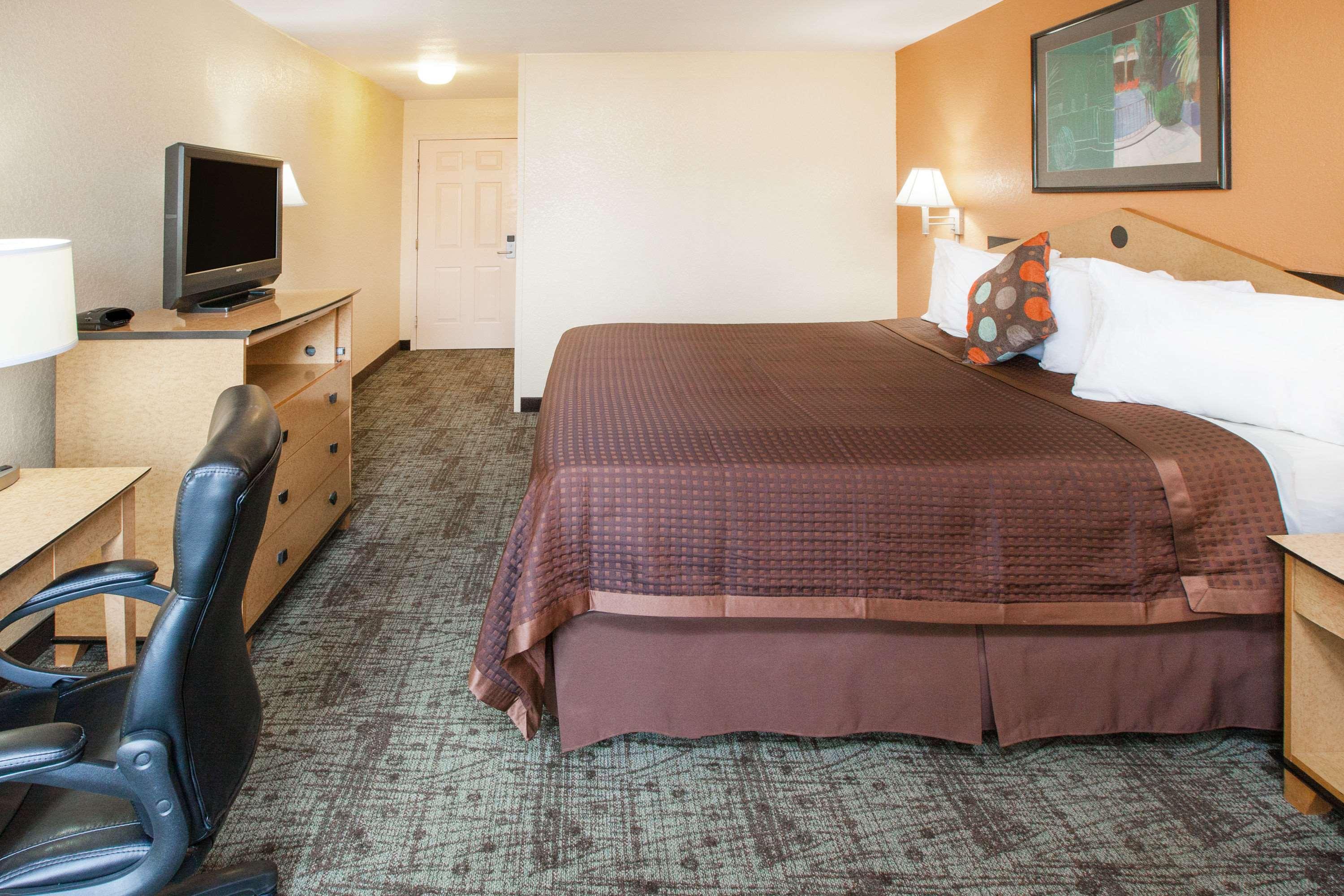 غرفة بسرير كينج، Days Inn By Wyndham Alma 3/3