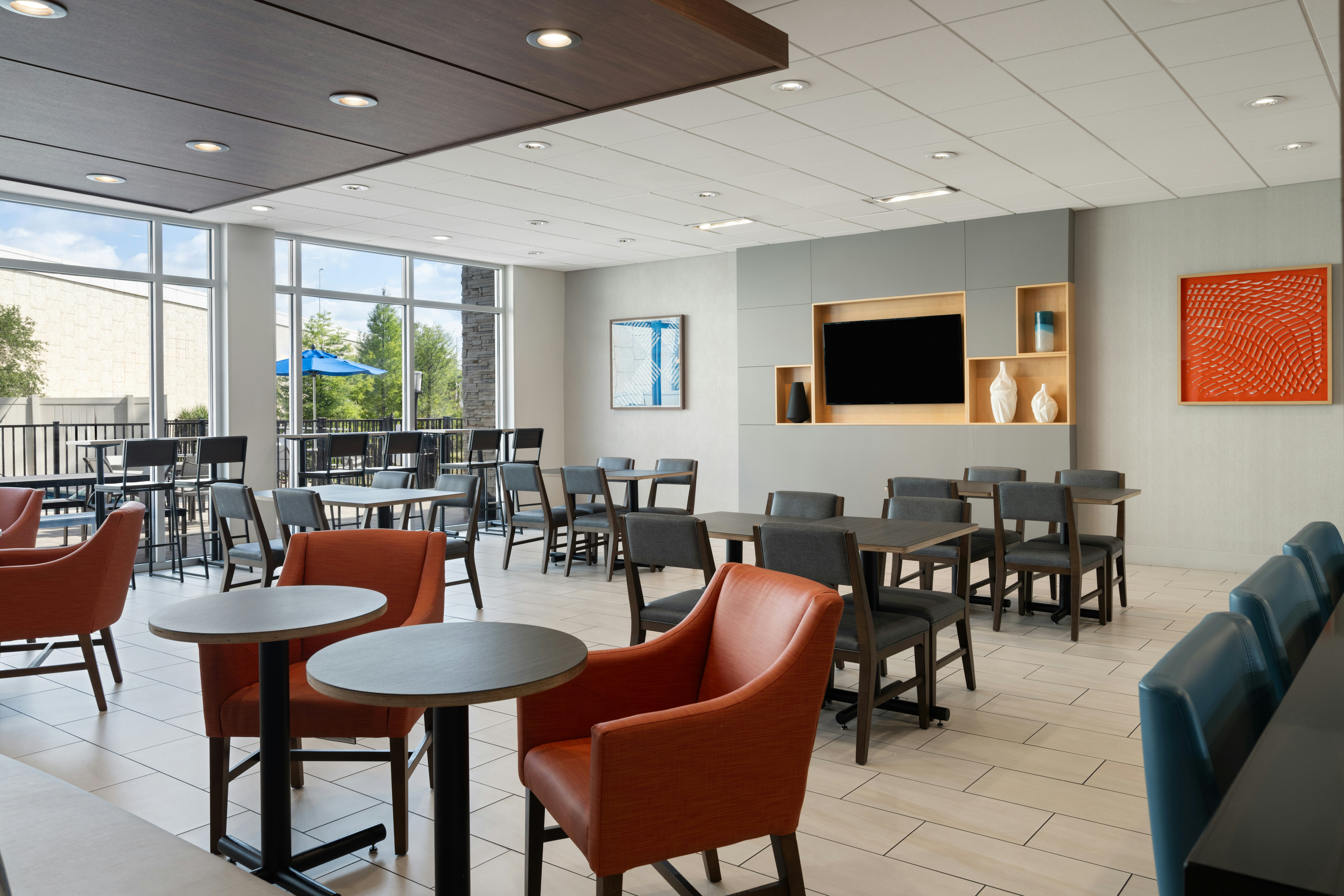 Holiday Inn Express Suites Tampa East Ybor City 37/56