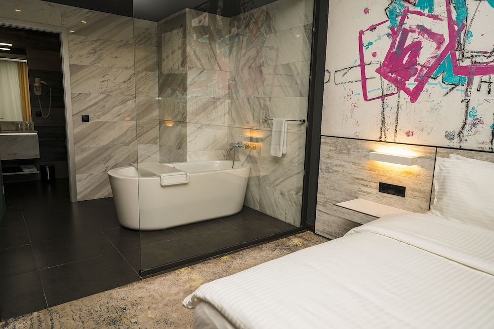 Messier 53 Hotel Yerevan 49/50