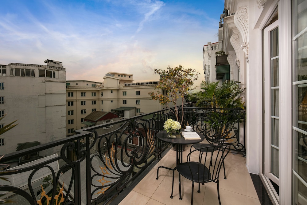 Sunline Hotel 6/50