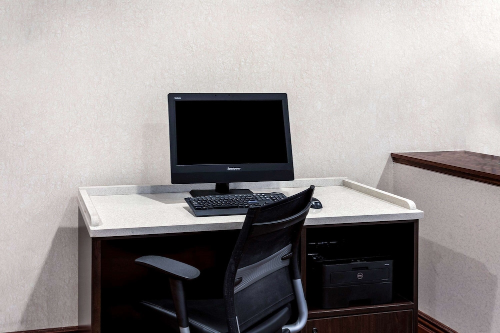 La Quinta Inn Suites Madison American Center 35/38