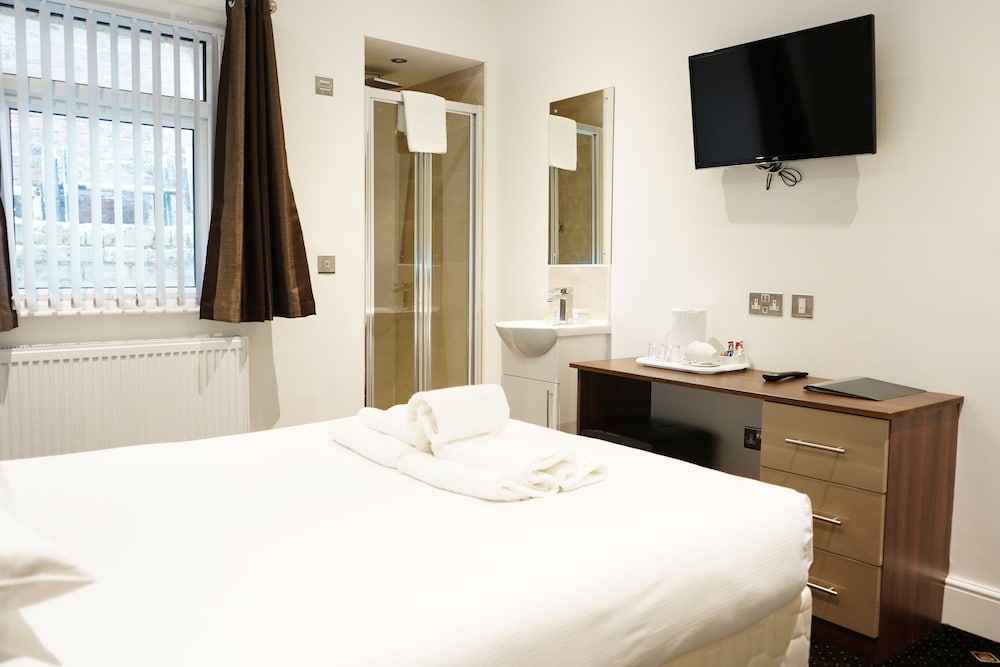 Marlborough Hotel 5/42