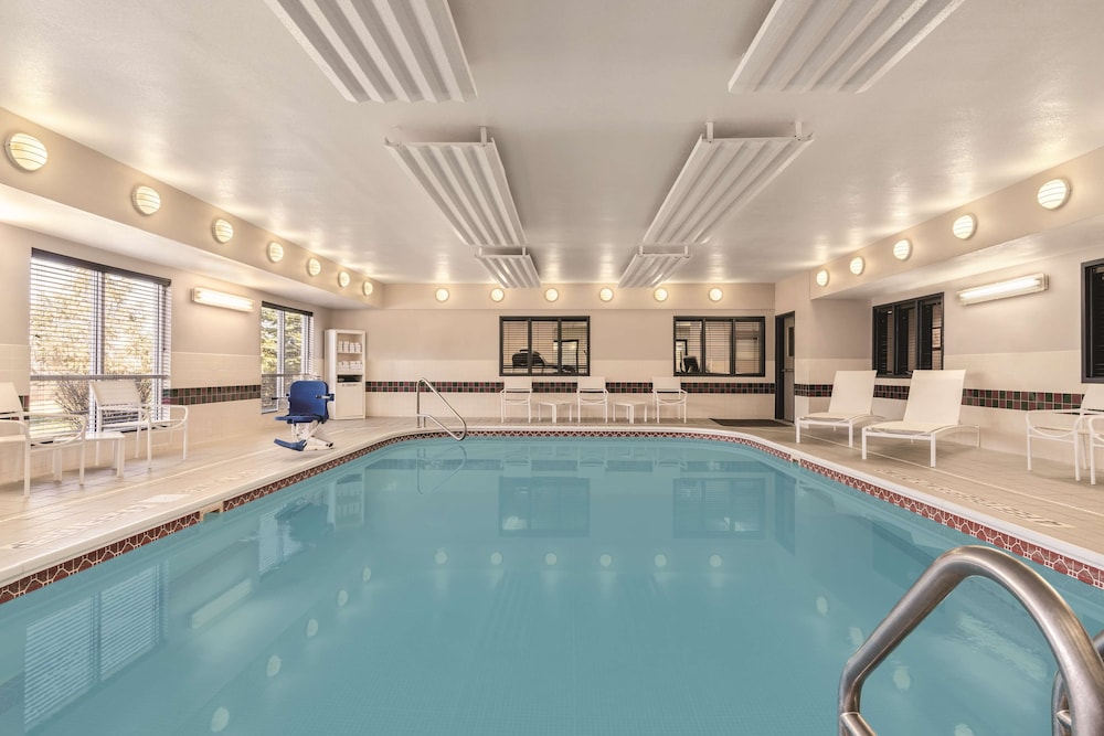 Country Inn and Suites by Radisson Big Flats (Elmira) NY 6/38