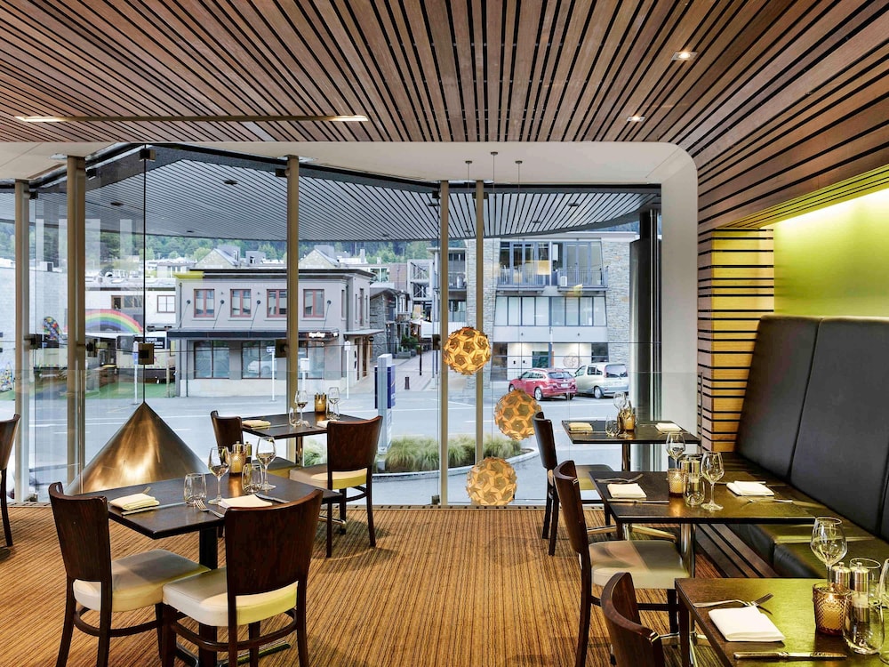 NOVOTEL QUEENSTOWN LAKESIDE 32/50